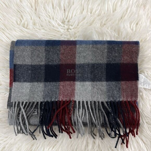 HUGO BOSS SCARF NWOT - Picture 2 of 6